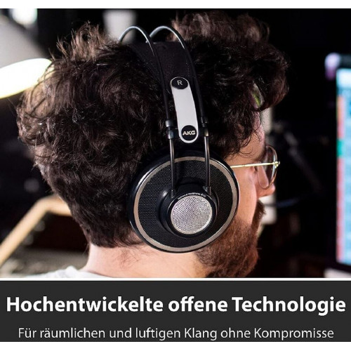 AKG K702