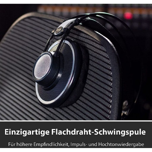 AKG K702