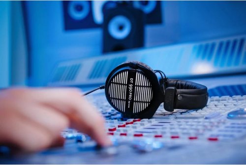 BEYERDYNAMIC DT 990 PRO