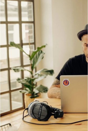 BEYERDYNAMIC DT 990 PRO