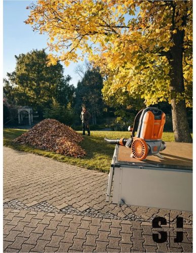BGA 300 sin Batería ni cargador STIHL