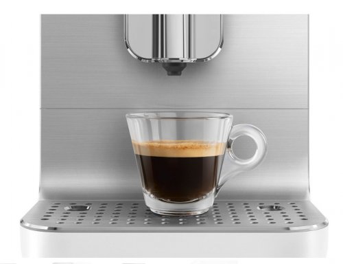 Cafetera super automática Smeg BCC13WHMEU