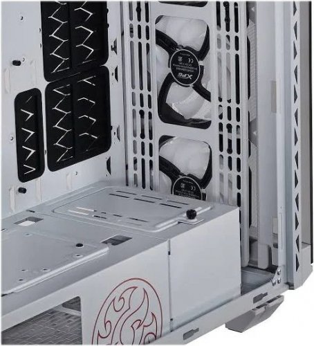 Caja XPG Battlecruiser