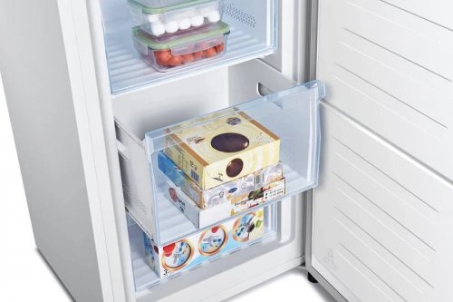 Congelador Vertical 143x55 KUNFT KUF9261WH Blanco Clase E