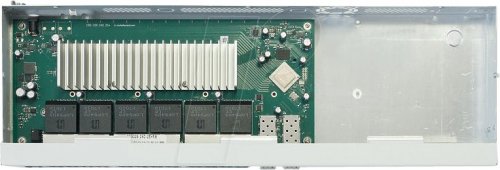 Conmutador Cloud Router 326-24G-2S+RM 800 MHz CPU