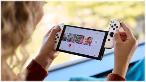 Consola Nintendo Switch OLED Blanca + Mario Kart 8 Deluxe