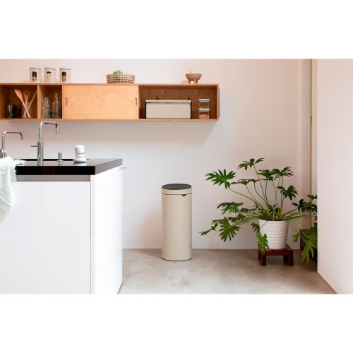 Cubo de basura de acero Touch Bin 30L Brabantia Beige
