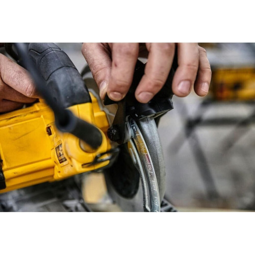 DeWalt DWE576K (230/240V)