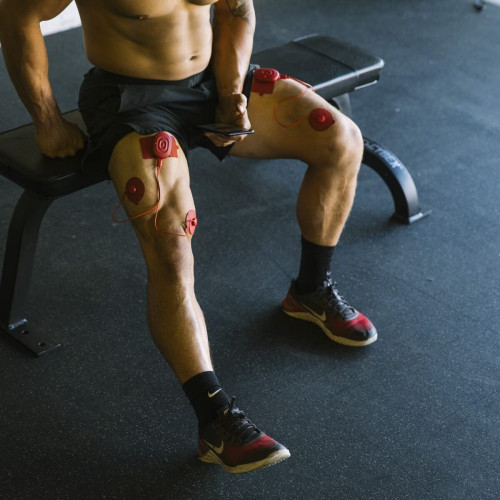 Electroestimulador muscular Therabody PowerDot Duo Rojo