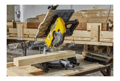 Femi TR100 D305 2000W Ingletadora con mesa