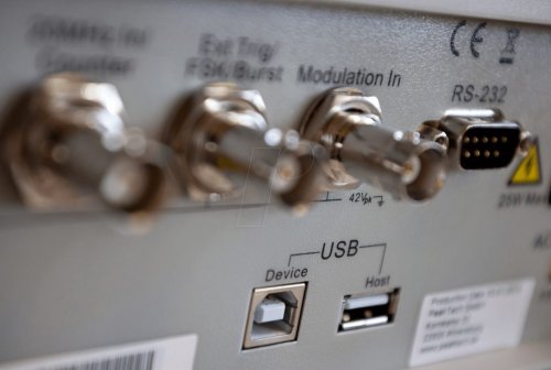 Generador de funciones arbitrarias, 1 µHz ... 25 MHz