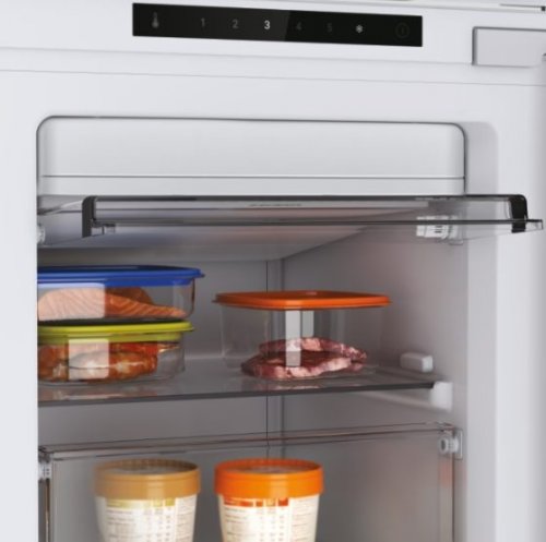 Haier HAUN518EW - Congelador Vertical Integrable 176.9x54 Cm No Frost  Clase E