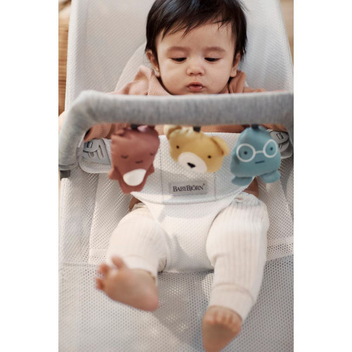 Hamaca Babybjörn Balance Soft tejido Mesh Gris claro