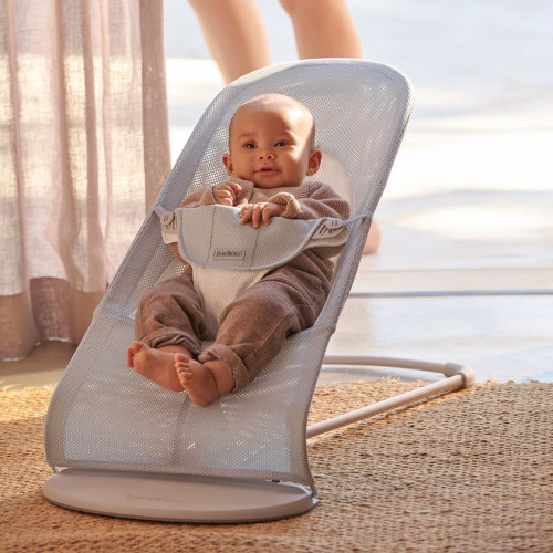 Hamaca Babybjörn Balance Soft tejido Mesh Gris claro