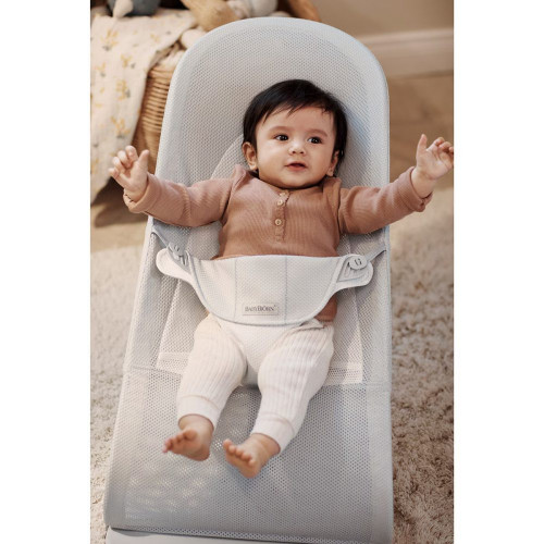 Hamaca Babybjörn Balance Soft tejido Mesh Gris claro