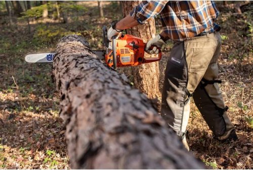 Husqvarna 460 Rancher Gas Powered Chainsaw 60.3-cc 3.6-HP 2-Cycle X-Torq Engine 24 Inch Chainsaw with Automatic Adjustable Oil Pump For Wood Cutting