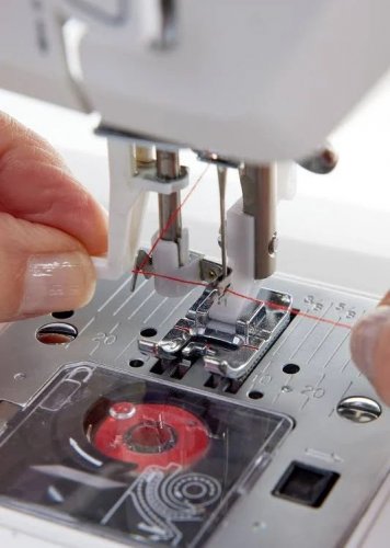 Husqvarna Máquina de coser Onyx 15