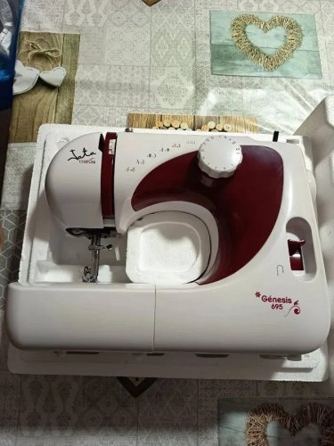 Jata Máquina de Coser MC695