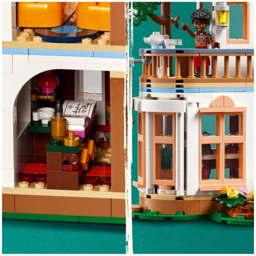 LEGO Friends - Castle Bed and Breakfast (42638)