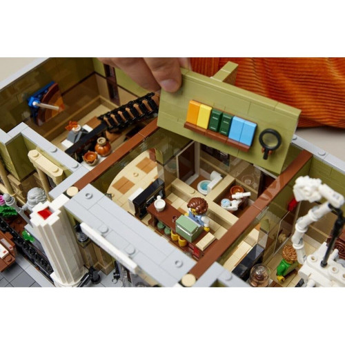 LEGO Icons - Natural History Museum (10326)