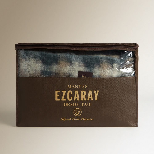 Manta decorativa mohair Mía Mantas Ezcaray Azul