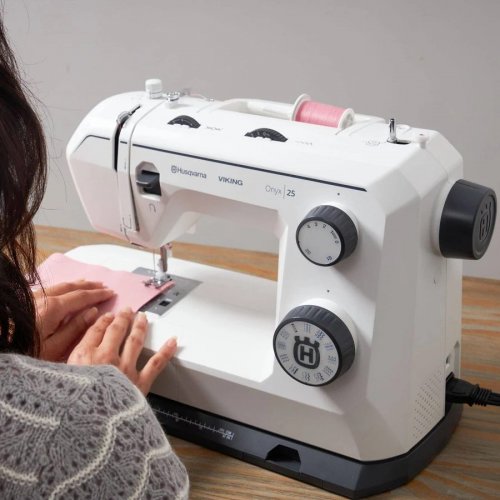 Máquina de coser HUSQVARNA Viking ONYX 25