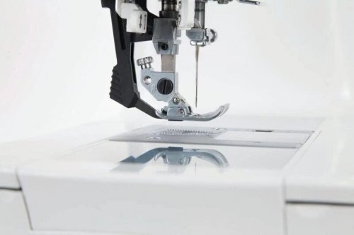 Máquina de coser Singer C240 Featherweight