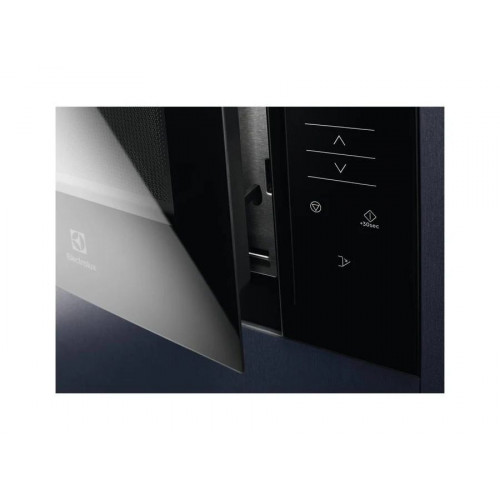 Microondas con grill Electrolux mq818gxe