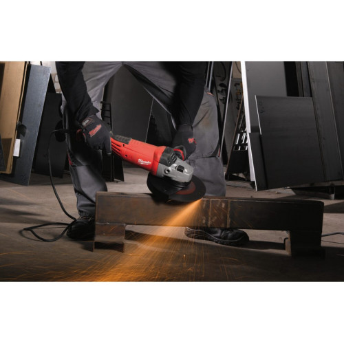 Milwaukee AGV 22-230 E