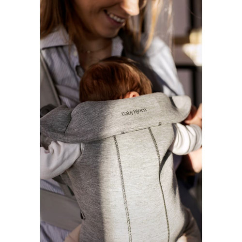 Mochila portabebé BabyBjörn Mini 3D Jersey 2 posiciones Beige