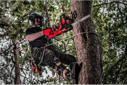 Motosierra con espada de 40cm Milwaukee M18 FCHS-121 FUEL