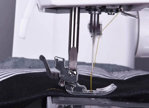 Necchi Q132 A Máquina de coser mecánica con mesa extensible