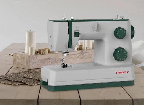 Necchi Q421A Máquina de Coser