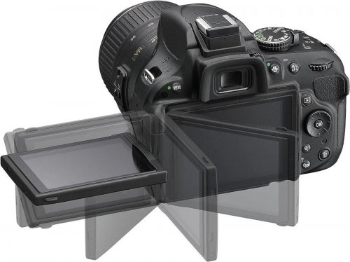 Nikon D5200 + AF-S DX NIKKOR 18-55MM F/3.5-5.6G VR
