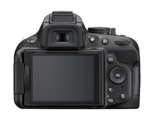 Nikon D5200 + AF-S DX NIKKOR 18-55MM F/3.5-5.6G VR