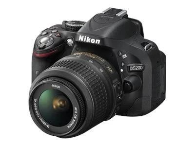 Nikon D5200 + AF-S DX NIKKOR 18-55MM F/3.5-5.6G VR