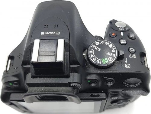 Nikon D5200 + Cámara Réflex Digital