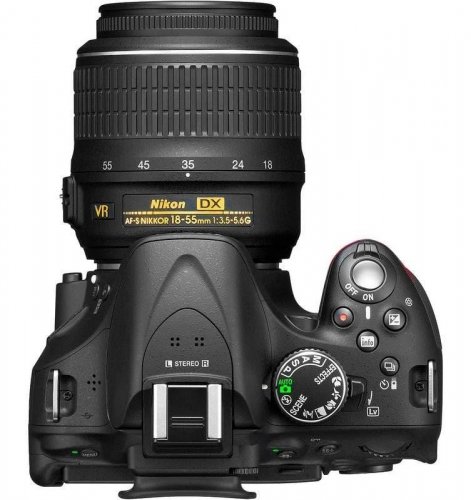 Nikon D5200 + Objetivo AF-S DX 18-55mm F/3.5 VR