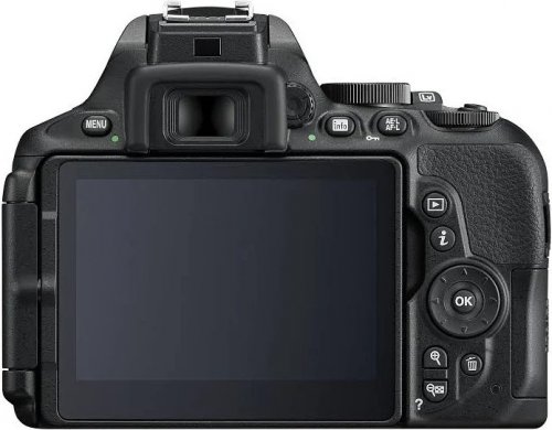 Nikon D5600 + 18-140mm VR
