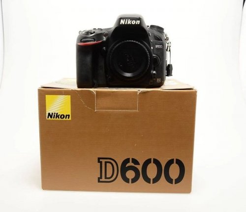Nikon D600 + AF-S ED VR Cámara Réflex digital