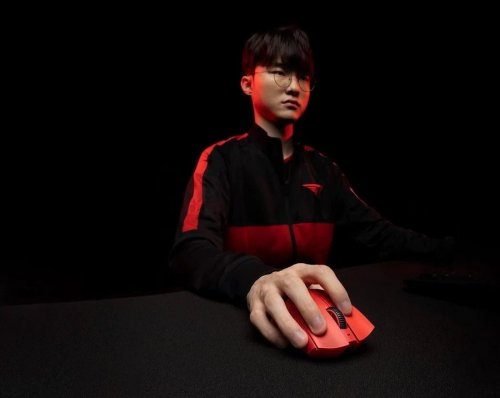 Razer DeathAdder V3 Pro Faker Edition Ratón mano