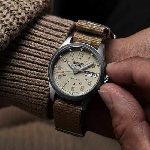 Seiko 5 Sports Automatic Sports SRPJ83K1