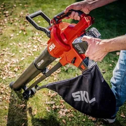 Skil GB1E0350BA Soplador de hojas y pistón 2x20V sin escobillas incl. 2x batería de 4,0Ah y 2x cargador