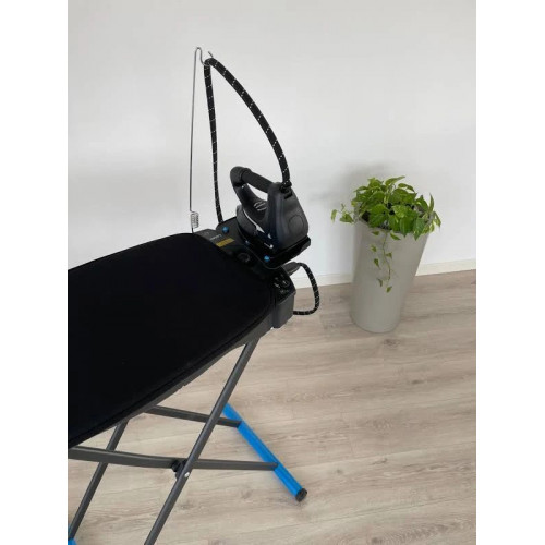 Tabla de planchar con aspiración y soplado plegable negra con Ruedas