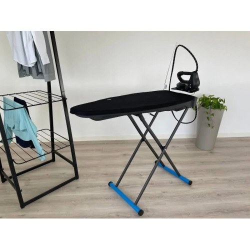 Tabla de planchar con aspiración y soplado plegable negra con Ruedas