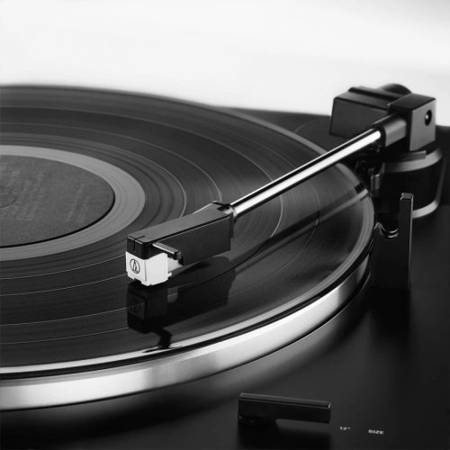Tocadiscos totalmente automático con transmisión por correa e inalámbrico — AT-LP60XBT Audio-Technica