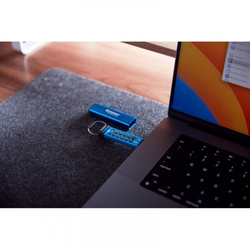 Unidad flash Kingston IronKey Keypad 200C 256GB USB-C cifrada IP68 Azul